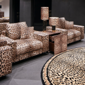 Ortensia di Dolce&Gabbana Casa è una poltrona, che richiama la stessa linea e le stesse forme del divano omonimo.