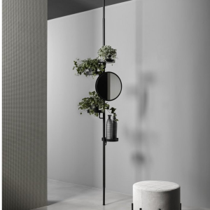 Appendiabiti Cactus di antoniolupi in ambiente minimalista con specchio circolare e piante