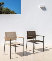 Sedia in  legno e tessuto da esterno della collezione Allure del brand Talenti