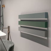 Termoarredo STECCA di Antonio Lupi in alluminio con finitura satinata e dettagli lineari, installato su parete chiara in ambiente minimalista