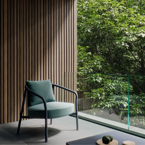 Elegante poltrona CLUB Arc di KETTAL con telaio in alluminio e cuscino verde, ambientata in una stanza minimalista con vista sul giardino